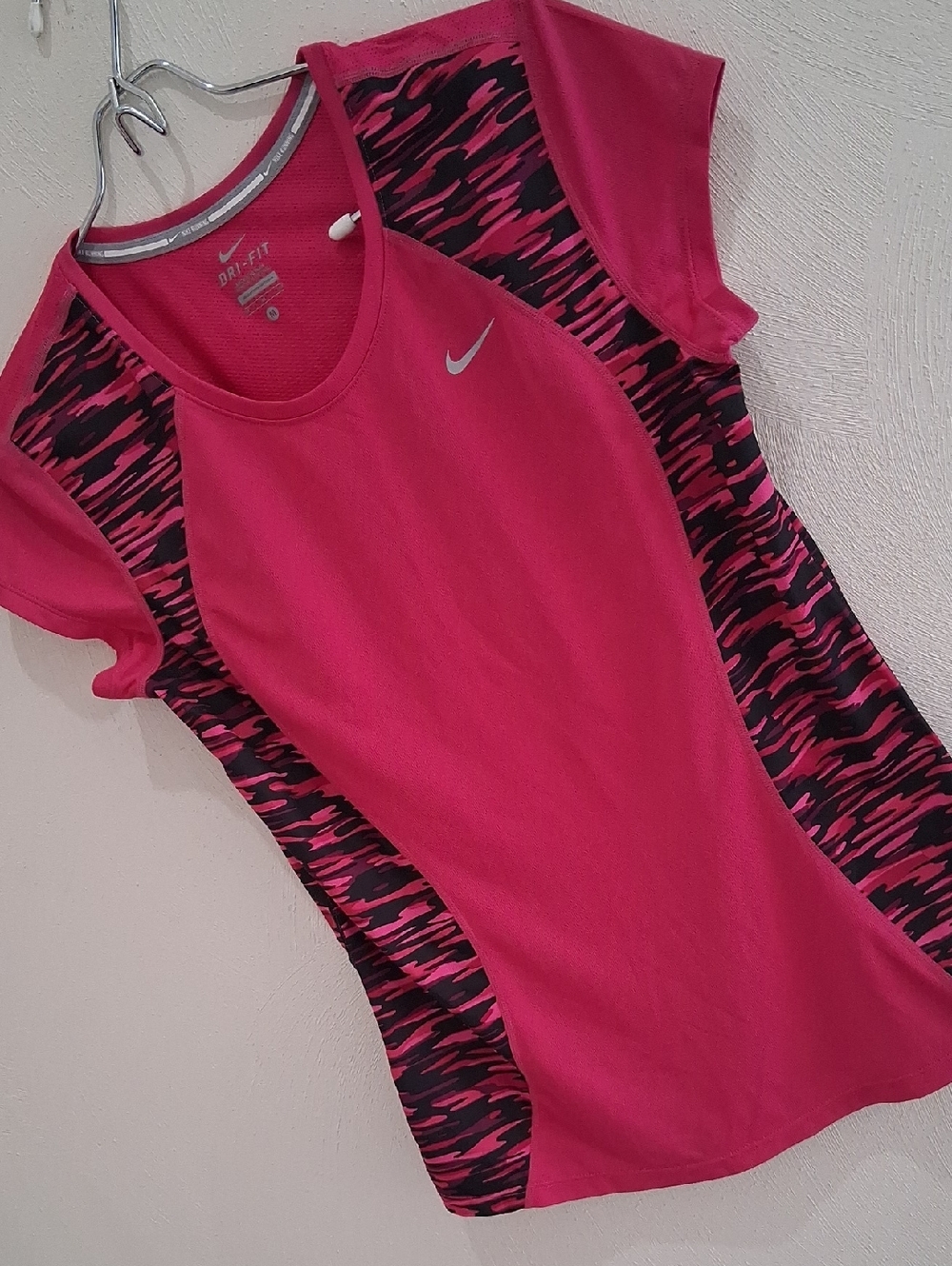 Nike Women's Hot Pink Short Sleeve Athletic Tee with Black Patterned Panels